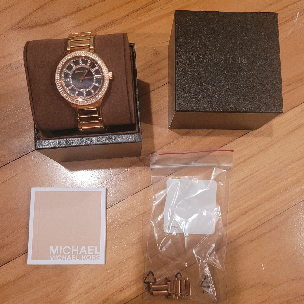 MK black and gold watch - Picture 2 of 5